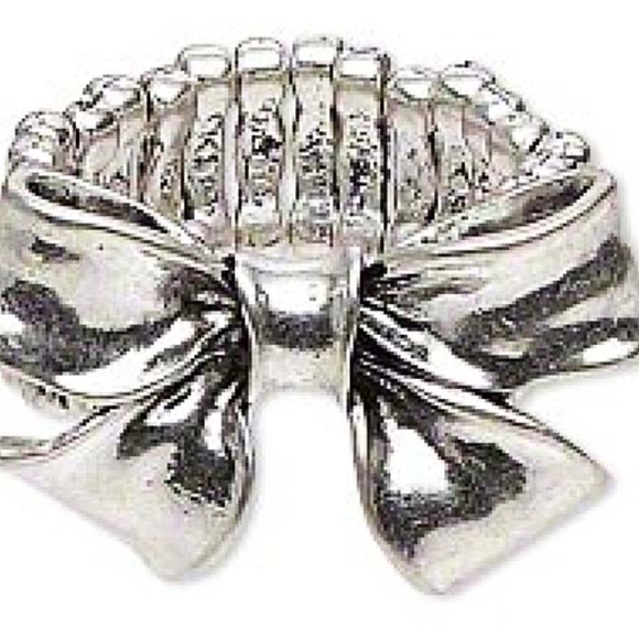 RING, BOW DESIGN, ELASTIC ADJUSTABLE, ANTIQUED SILVER-FINISH, 30x19mm BOW, - Picture 1 of 1